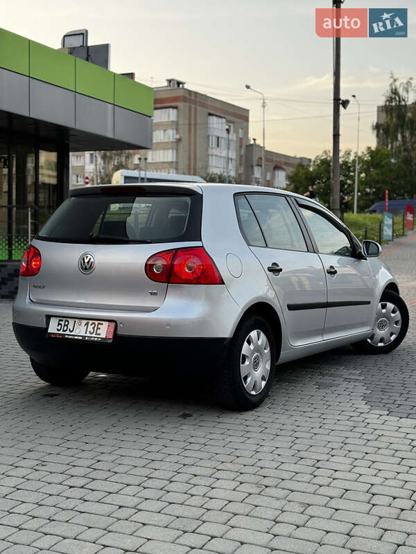 Хетчбек Volkswagen Golf 2005 в Тернополі