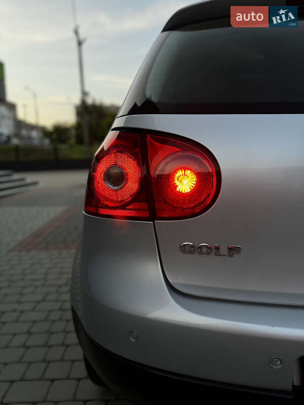 Хетчбек Volkswagen Golf 2005 в Тернополі