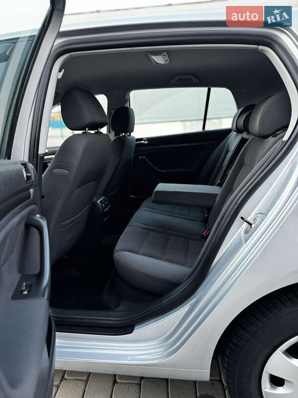 Хетчбек Volkswagen Golf 2005 в Тернополі