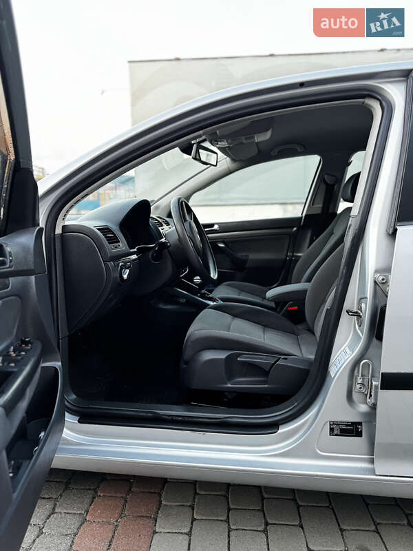 Хетчбек Volkswagen Golf 2005 в Тернополі