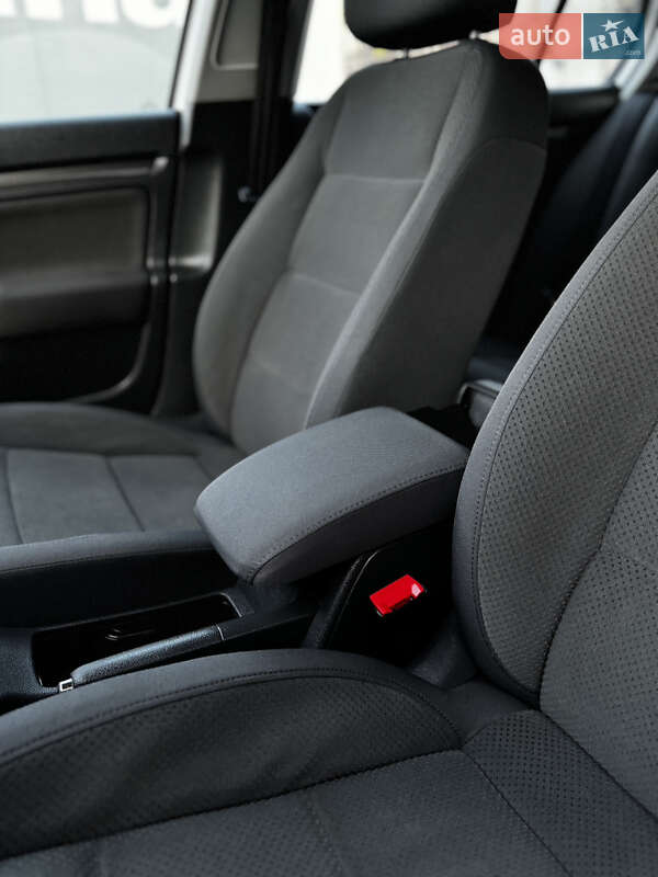 Хетчбек Volkswagen Golf 2005 в Тернополі