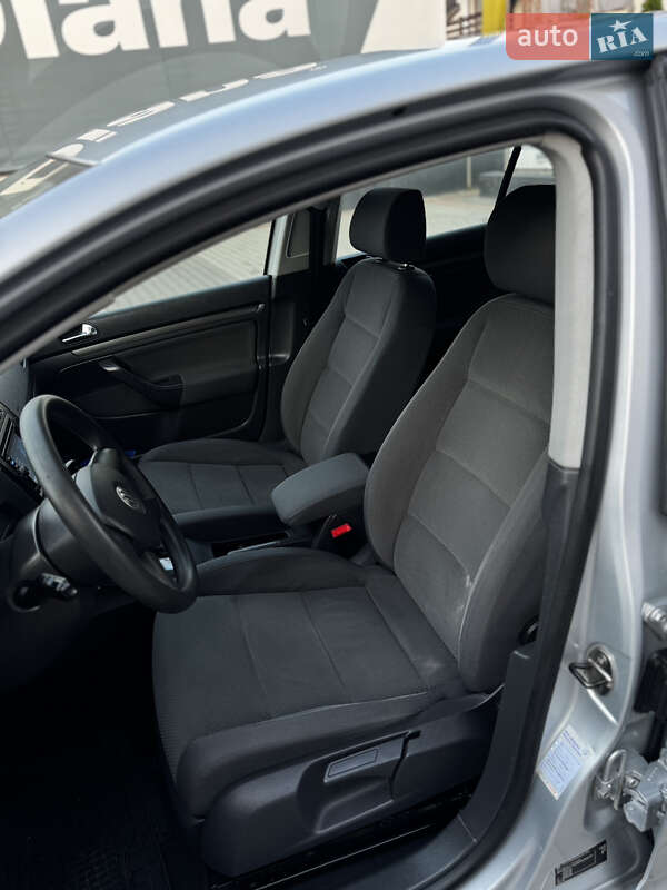 Хетчбек Volkswagen Golf 2005 в Тернополі
