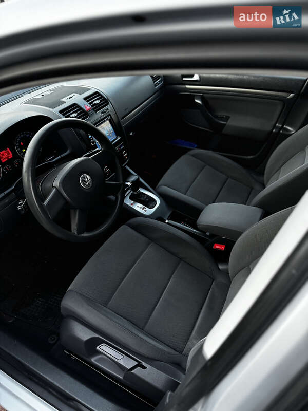 Хетчбек Volkswagen Golf 2005 в Тернополі