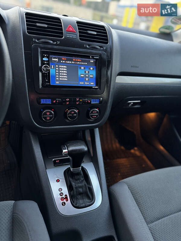 Хетчбек Volkswagen Golf 2005 в Тернополі