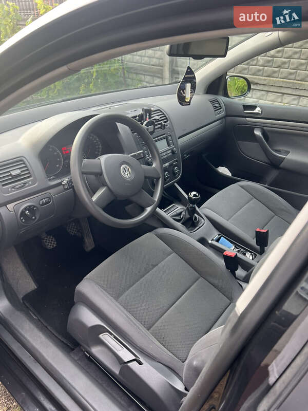 Хетчбек Volkswagen Golf 2004 в Броварах