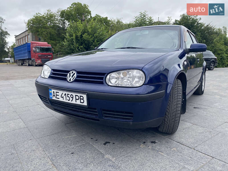Хетчбек Volkswagen Golf 2001 в Немирові