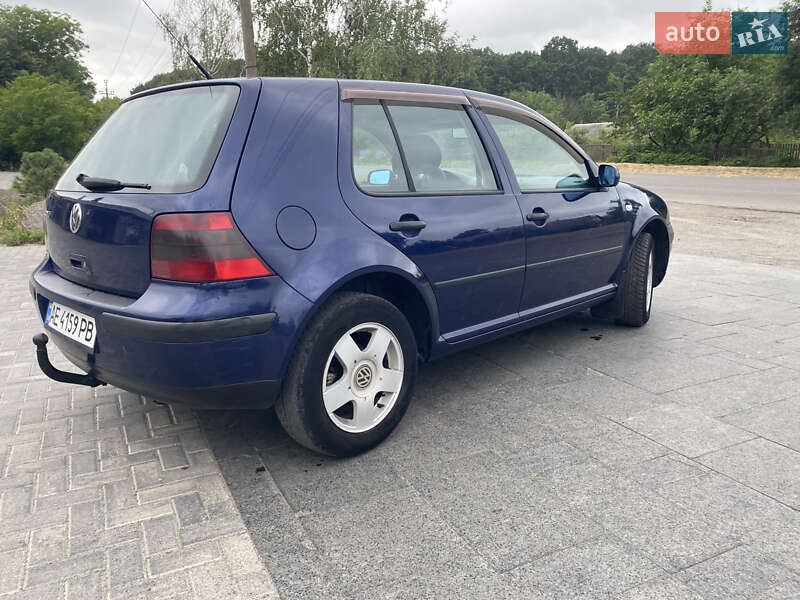 Хетчбек Volkswagen Golf 2001 в Немирові
