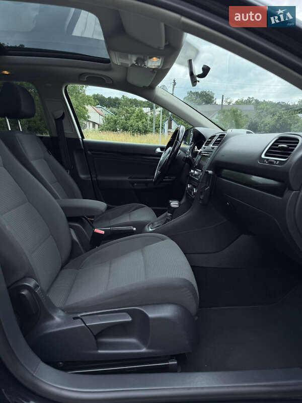 Универсал Volkswagen Golf 2010 в Красилове