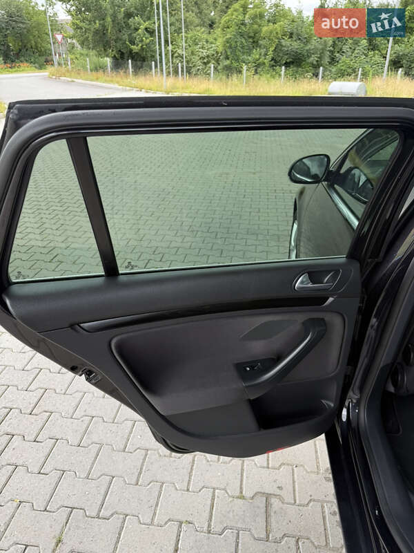 Универсал Volkswagen Golf 2010 в Красилове