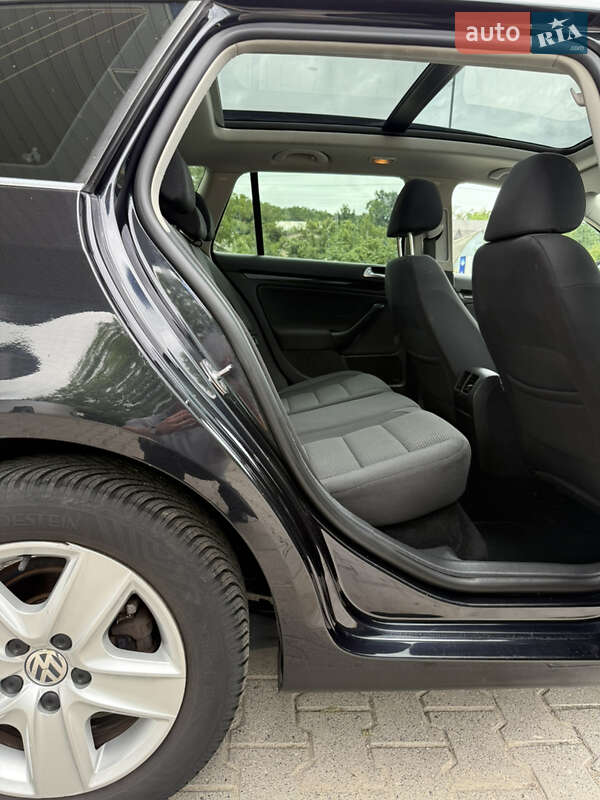 Универсал Volkswagen Golf 2010 в Красилове