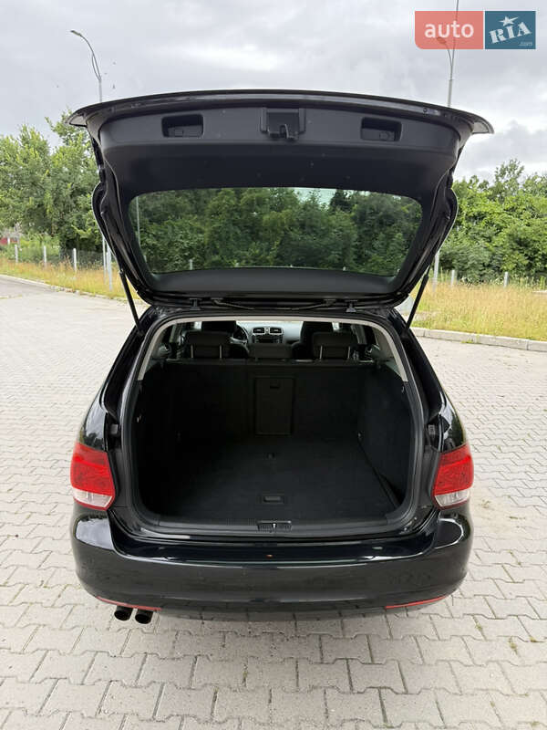 Универсал Volkswagen Golf 2010 в Красилове