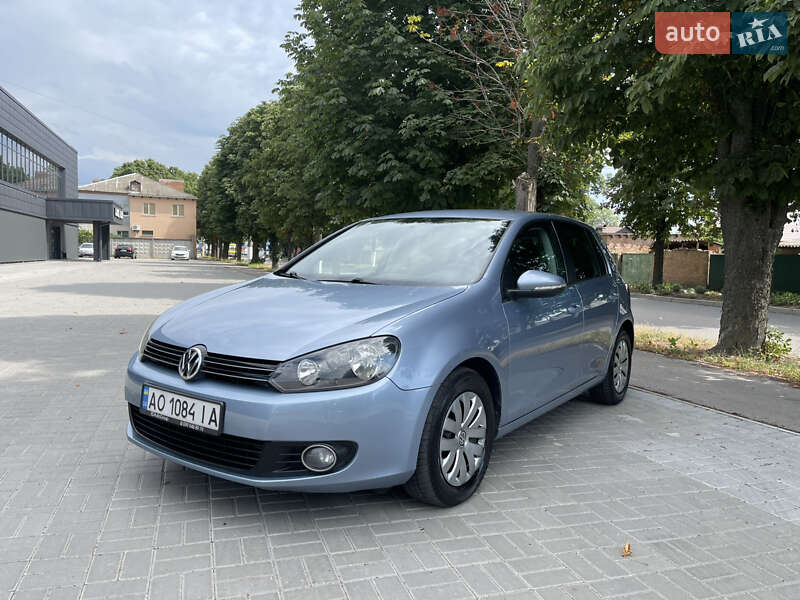 Хэтчбек Volkswagen Golf 2009 в 