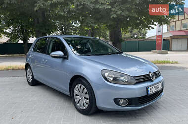 Хэтчбек Volkswagen Golf 2009 в 