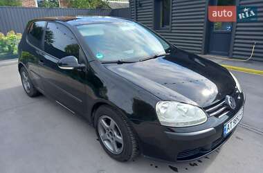 Хэтчбек Volkswagen Golf 2004 в Тысменице