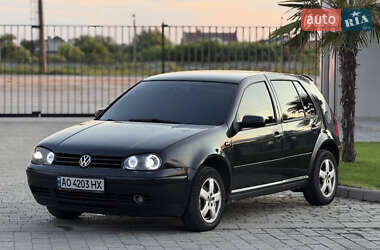 Хэтчбек Volkswagen Golf 2000 в 