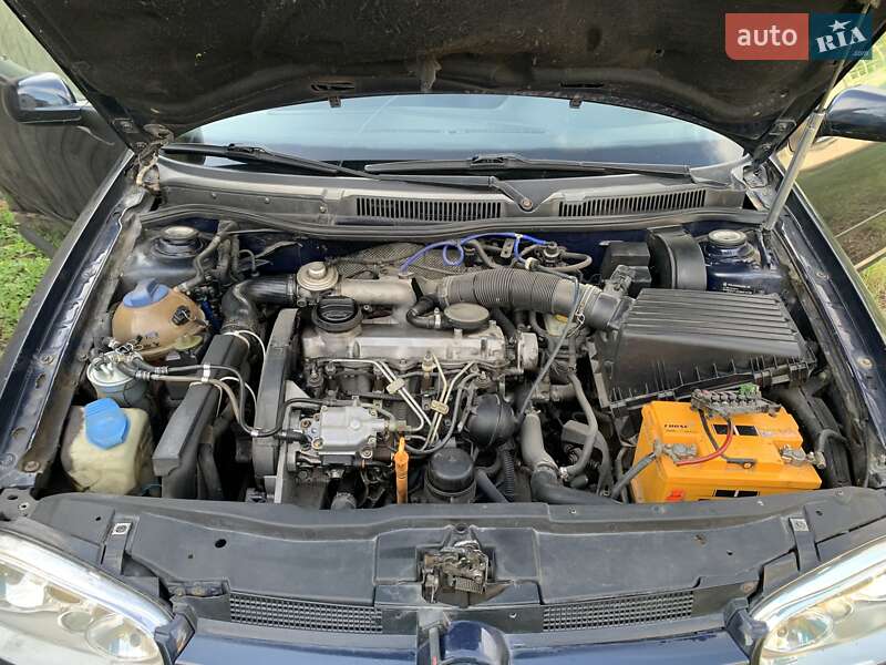 Универсал Volkswagen Golf 2002 в Борщеве