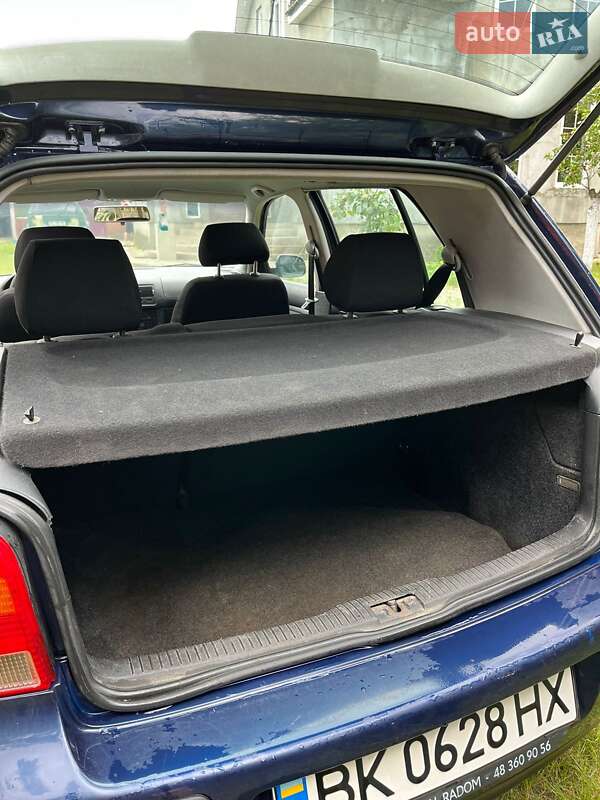 Хэтчбек Volkswagen Golf 2000 в Сарнах