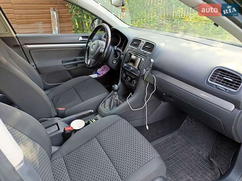Універсал Volkswagen Golf 2011 в 