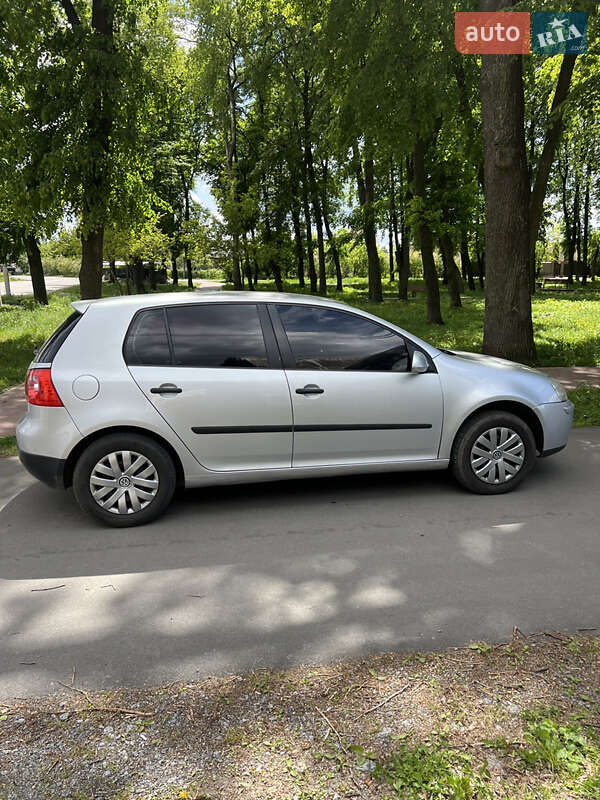 Хетчбек Volkswagen Golf 2004 в Вінниці