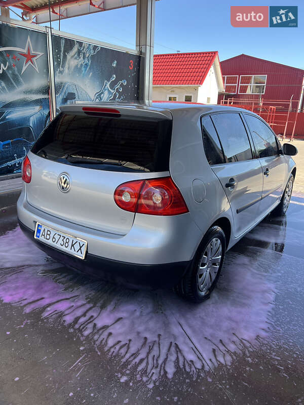 Хетчбек Volkswagen Golf 2004 в Вінниці
