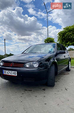 Хэтчбек Volkswagen Golf 2003 в Новой Одессе