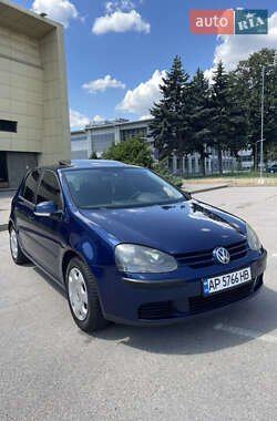 Хэтчбек Volkswagen Golf 2004 в Запорожье