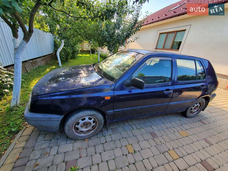 Хэтчбек Volkswagen Golf 1995 в Ужгороде