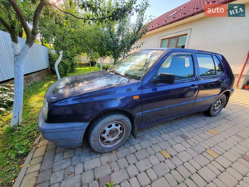 Хэтчбек Volkswagen Golf 1995 в Ужгороде