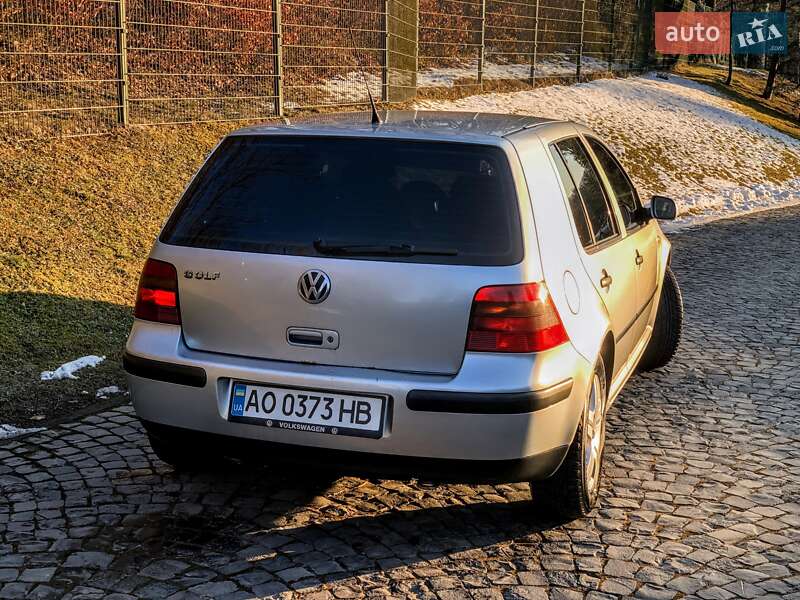 Хетчбек Volkswagen Golf 2003 в Львові