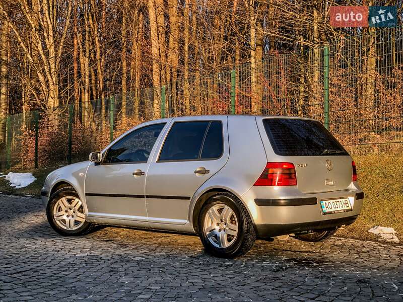 Хетчбек Volkswagen Golf 2003 в Львові