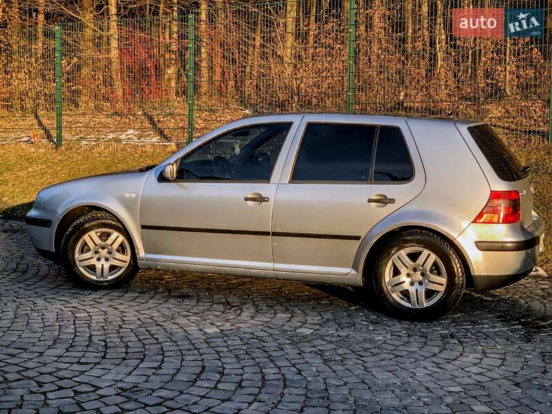 Хетчбек Volkswagen Golf 2003 в Львові