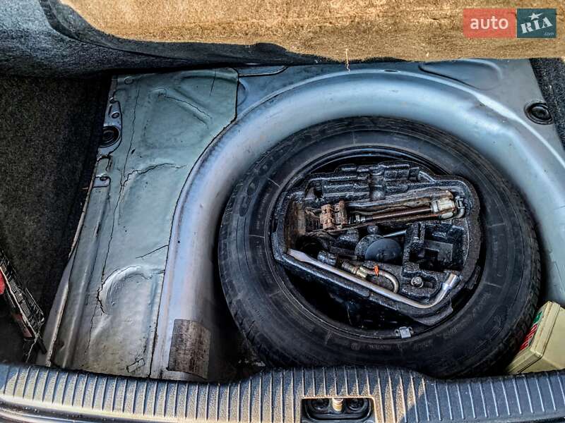 Хетчбек Volkswagen Golf 2003 в Львові