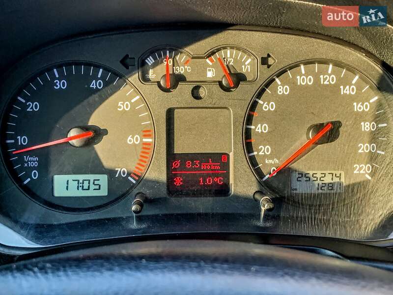 Хетчбек Volkswagen Golf 2003 в Львові