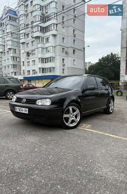 Хэтчбек Volkswagen Golf 2002 в Харькове