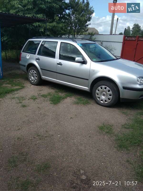 Універсал Volkswagen Golf 2003 в Житомирі