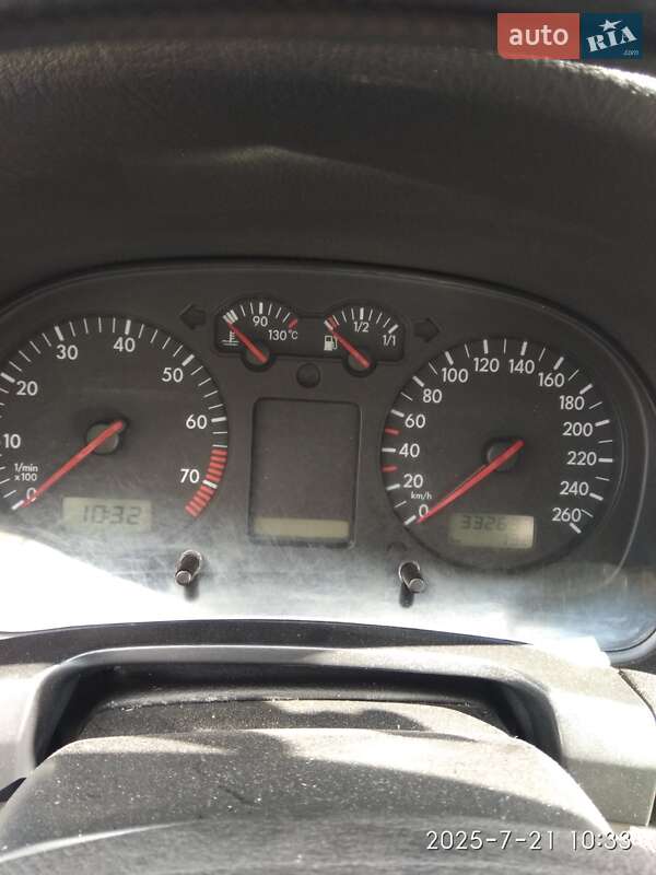 Універсал Volkswagen Golf 2003 в Житомирі