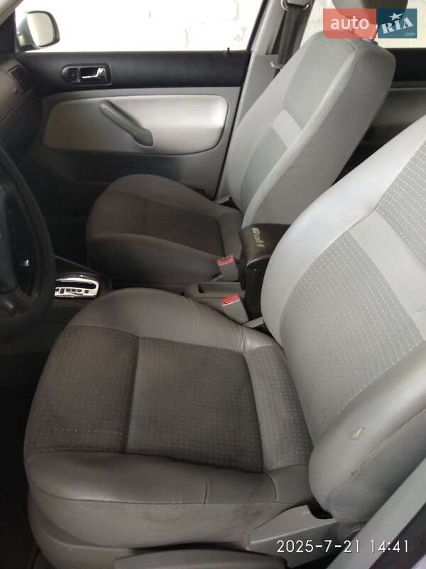 Універсал Volkswagen Golf 2003 в Житомирі