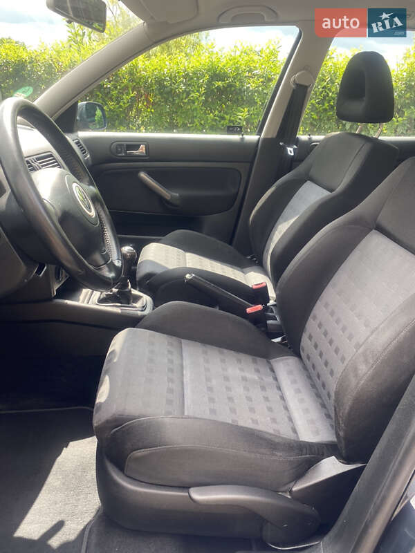 Универсал Volkswagen Golf 2002 в Киеве
