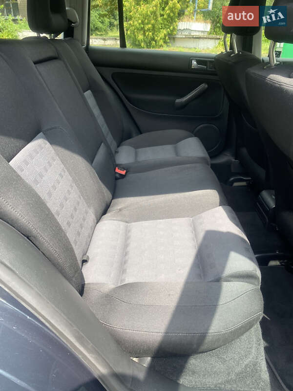 Универсал Volkswagen Golf 2002 в Киеве