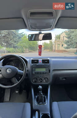 Хэтчбек Volkswagen Golf 2006 в 