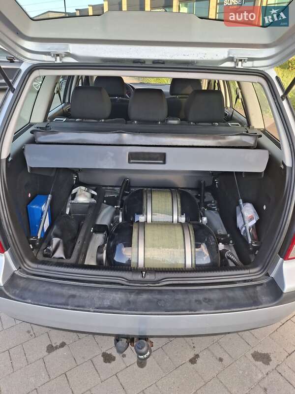 Универсал Volkswagen Golf 2006 в Хмельницком