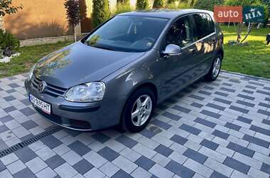 Хетчбек Volkswagen Golf 2004 в Мукачевому
