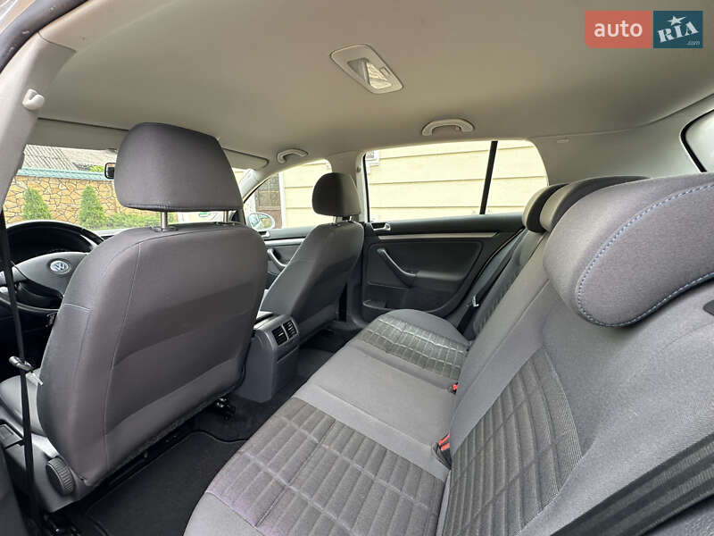 Хэтчбек Volkswagen Golf 2008 в Могилев-Подольске