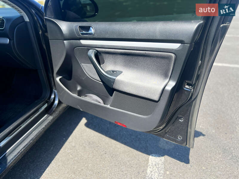 Універсал Volkswagen Golf 2012 в Львові