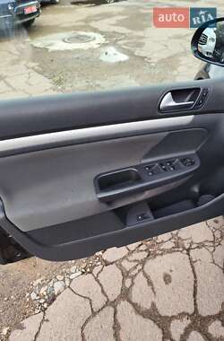 Хэтчбек Volkswagen Golf 2008 в 