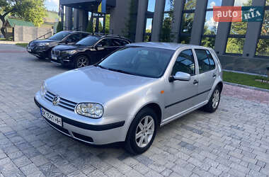 Хэтчбек Volkswagen Golf 2002 в Ровно