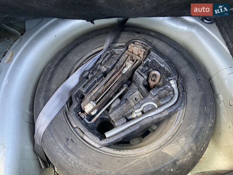 Хэтчбек Volkswagen Golf 2002 в Ровно