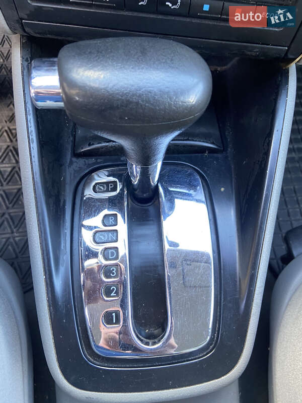 Хэтчбек Volkswagen Golf 2002 в Ровно