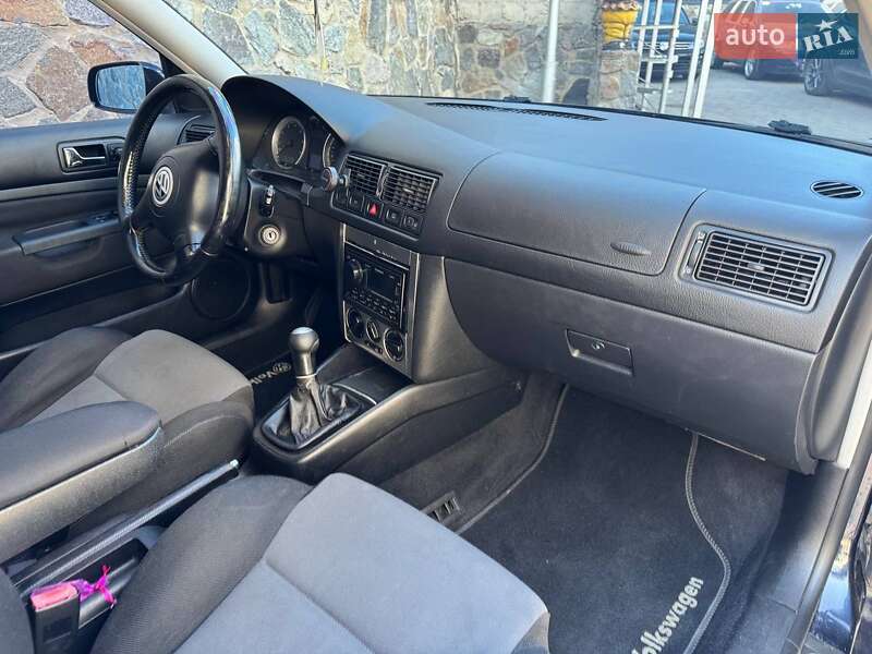 Хетчбек Volkswagen Golf 2001 в Вінниці