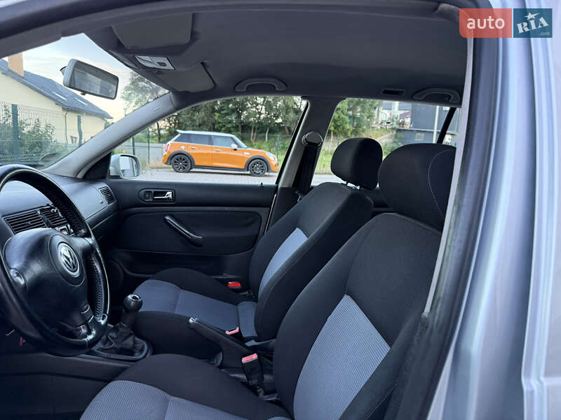 Хэтчбек Volkswagen Golf 2003 в Львове